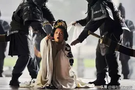 皇帝驾崩后，嫔妃宫女被迫陪葬，为啥她们的双腿是分开的？图片