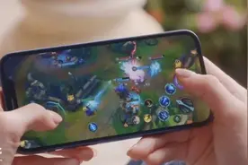 《英雄联盟手游》与端游不同：卡特琳娜大招能移动、李青可踢空气图片