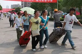 大一新生报到，一定要带上自己的父母？学生：是的，一定要图片