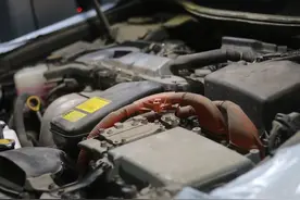 怪兽修车：翻新一辆13年的丰田凯美瑞，匠心施工，重回新车状态图片