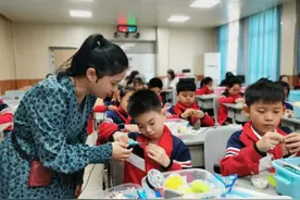 课后延时服务“副作用”显现，走过场负担不减反增，家长有苦难言图片