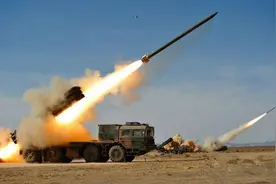 百秒之内抹平机场！6国代表观摩解放军火箭炮表演：火力排山倒海图片