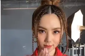 挑战极限！邓紫棋晒各种奇葩姿势，网友直呼：普通人根本做不到图片