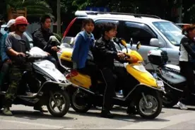 超标电动车，要上牌，还要带驾照，否则罚两千图片