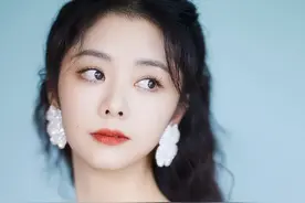 “学生妹”谭松韵，158的个子，却能穿出高个子的既视感图片