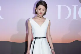 赵丽颖的小裙子都好漂亮，纤细的身材能hold住各种穿搭图片