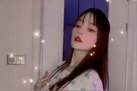 李小璐镜头前秀小蛮腰，与PGone频繁秀恩爱，为复出疑似被骗图片