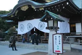 靖国神社现“杀掉所有武汉人”涂鸦，民众痛批：该杀的是病毒图片