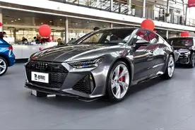 V8双涡轮，顶级豪华轿车还是高性能版，还是三厢，实拍奥迪RS 7图片