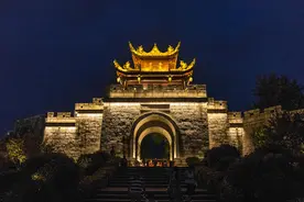 清镇：游客纷至沓来 民宿一房难求图片