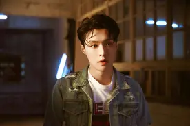 从小绵羊到大灰狼，被5个男人捧在手心的张艺兴，究竟有何本事？图片