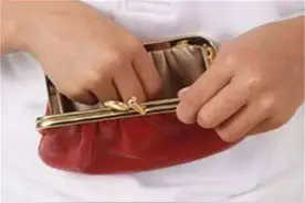 孩子背着父母偷偷拿钱？先别急着骂，了解原因再做决定也不迟图片