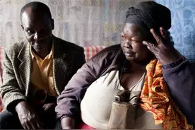 非洲部落“第一美女”，丈夫寸步不离，因“情敌”众多担心被拐跑图片