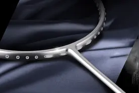 1分钟教你鉴别YY、胜利羽毛球拍真假图片