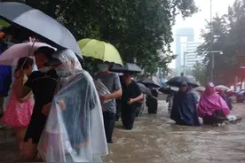 这一次的郑州暴雨，让西方经济学被狠狠打脸，这就是中国力量图片