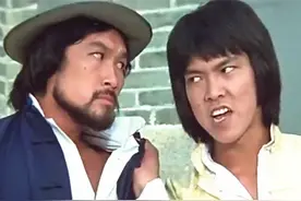 64岁元彪与梁家仁聚会，喝到满脸通红太尽兴，住亿元豪宅生活富贵图片