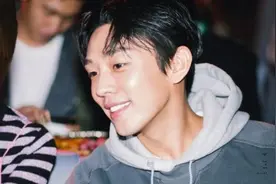 前有矢野浩二，后有刘亚仁Lisa，请记住这些心系武汉的国外明星图片