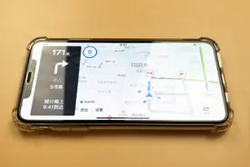 导航信息能投影到车玻璃，别再开车看手机了，方法简单易学