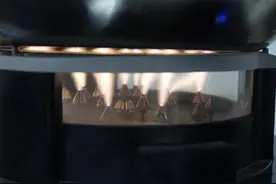 电炉明火炒菜，内裤点亮灯泡，魔术还是高科技？图片