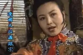 皇后对淫诗赞叹不已还回了首诗，皇帝大怒赐白绫，尸体任人践踏图片
