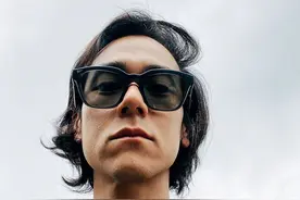 彭于晏也“放飞自我”了，长发造型洒脱不羁，这些男星长发也很帅图片