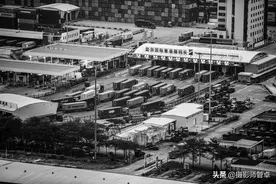 深圳盐田港，远距离用长焦镜头观看拍摄，密密麻麻像堆积木一样图片