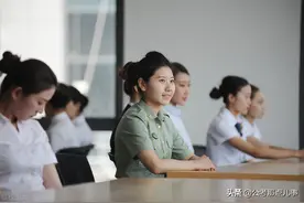 2021军队文职9281个岗位无人报考，公务员vs文职，铁饭碗怎么选？图片