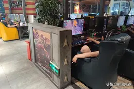 光谷这家网吧有人抽烟，罚款5000图片