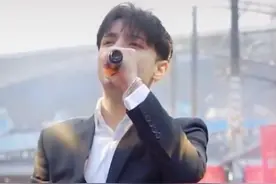 童星阿尔法商演捞金，帅气假发毫无违和感，卖力演出被指啃老本图片