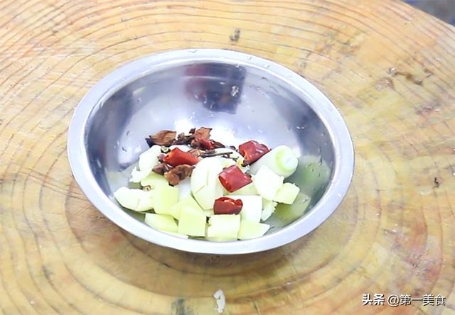 大厨做正宗豫菜“河南条子肉”，出锅飘香四溢，肥而不腻又入味