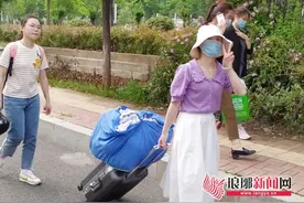 临沂高三生解除“全封闭” 改为日封闭图片