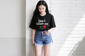 大长腿小姐姐的短裤搭配：身材高挑，成熟美丽图片