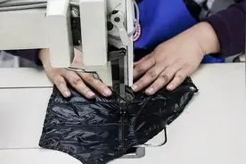 一脱一身毛！上万一件的加拿大鹅翻车！号称终身保修却不受理图片