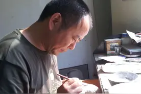 我在三星堆修文物：当年16岁的三星堆考古学徒，如今已是文物修复大师图片