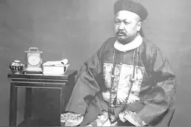 清朝末代两广总督，一生与革命为敌，晚年沦为汉奸，在骂声中死去图片