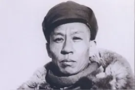 1942年，刘少奇送1万两黄金到延安，解决燃眉之急，这黄金哪来的图片