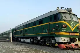 负债5万亿，20年涨物价，涨工资，中国铁路为何坚持低价？图片