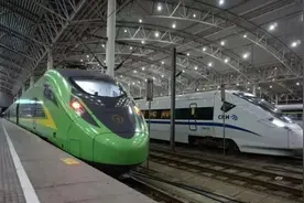 好消息！西安到榆林的緑巨人动车组7月1日运行图片