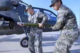 解放军陆航神秘部队实弹射击，武直-19一发导弹瞬间摧毁移动坦克靶图片