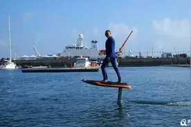 青岛有位"水上飞侠"!他把尾波冲浪、钢铁侠等"稀罕玩意"带回青岛图片