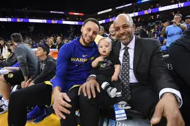 NBA皮肤很白却是黑人的球员：库里这么白也是黑人，格里芬反差大图片