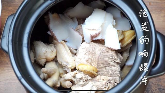 海底椰花胶响螺鸡脚汤 2026年花胶响螺片海底椰煲鸡汤的做法 海底椰花胶响螺鸡脚汤 2026年花胶响螺片海底椰煲鸡汤的做法