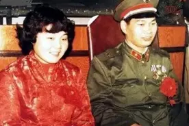 他因对越自卫反击战失去双腿和左手，后娶19岁美女为妻，成大富豪图片