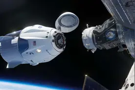 巅峰对决，中美俄现役载人飞船谁更强，私人公司SpaceX战胜两国？图片