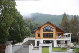 北漂夫妻回乡自建3层木屋，木头全从国外海运：彻底逃离北京图片