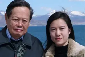 对杨振宁是爱还是崇拜？翁帆28岁嫁他，用17年的陪伴无声回应图片