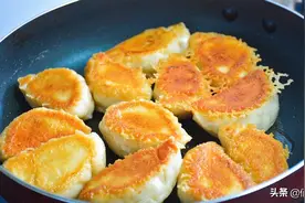 教你在家做水煎包，底部酥脆金黄还不粘锅，比早餐店卖得好吃多了图片