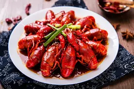 清洗小龙虾，不要只用水洗，牢记正确处理方法，龙虾干净放心吃图片