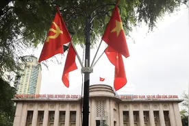 越南首都河内市已成红色海洋：党旗、国旗同飘，举国同庆江山一统图片