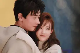 罗晋李一桐拍宣传片，两人甜蜜互动却被粉丝喊话：还是注意点吧图片